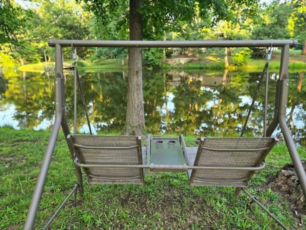 Image 7 of property listing at 15680 N Cooks Drive, Mt Vernon, IL 62864