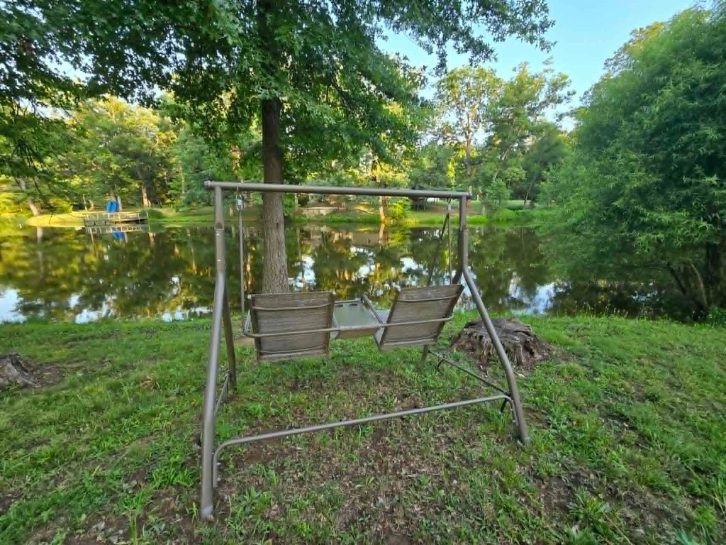 Image 8 of property listing at 15680 N Cooks Drive, Mt Vernon, IL 62864