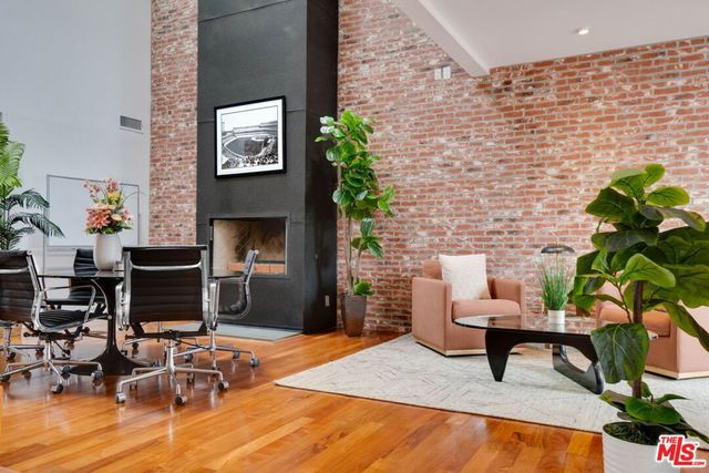 1411 Cloverfield Boulevard, Santa Monica, CA 90404