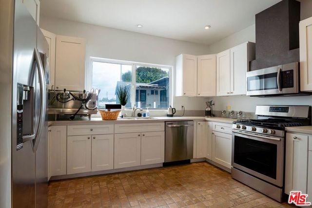 1411 Cloverfield Boulevard, Santa Monica, CA 90404