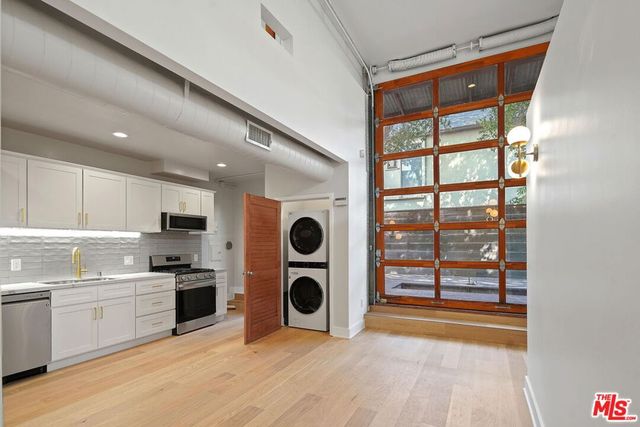 1411 Cloverfield Boulevard, Santa Monica, CA 90404