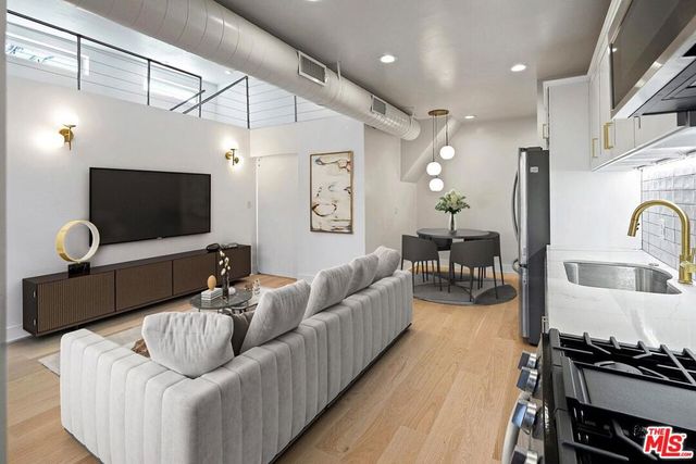 1411 Cloverfield Boulevard, Santa Monica, CA 90404