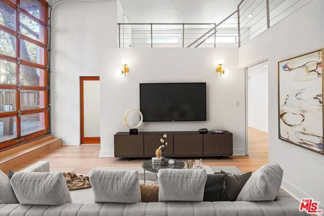 1411 Cloverfield Boulevard, Santa Monica, CA 90404