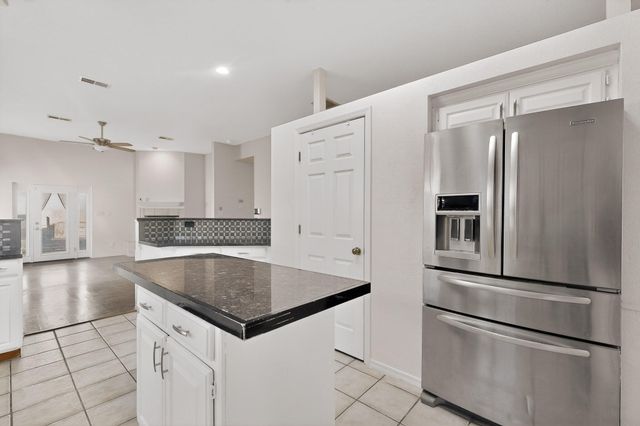 8408 San Tesoro Street NE, Albuquerque, NM 87113