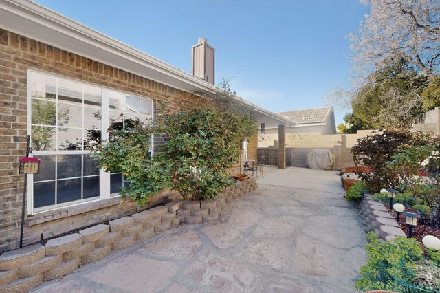 8408 San Tesoro Street NE, Albuquerque, NM 87113