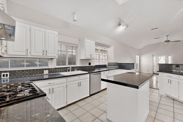 8408 San Tesoro Street NE, Albuquerque, NM 87113