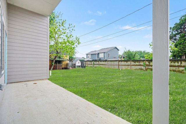 708 S Carroll Street, La Porte, TX 77571