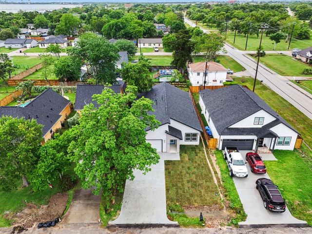 708 S Carroll Street, La Porte, TX 77571