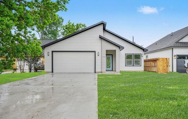 708 S Carroll Street, La Porte, TX 77571