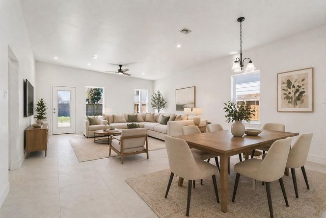 708 S Carroll Street, La Porte, TX 77571