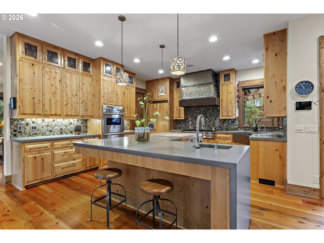 2826 COEUR D ALENE Dr, West Linn, OR 97068