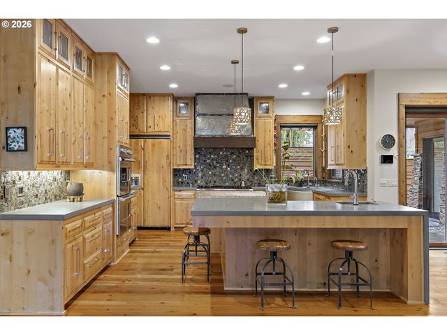 2826 COEUR D ALENE Dr, West Linn, OR 97068