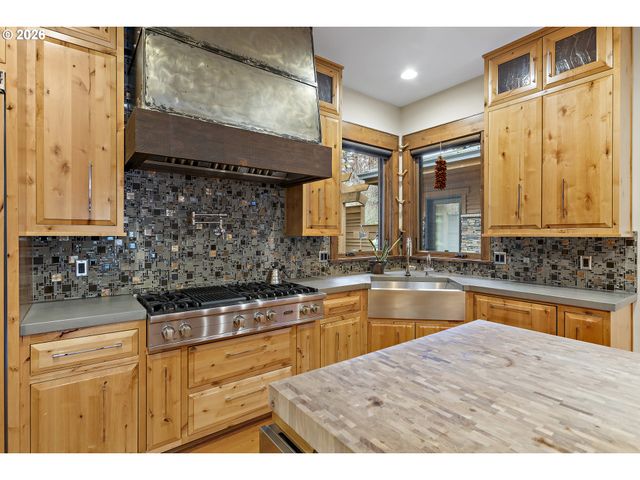 2826 COEUR D ALENE Dr, West Linn, OR 97068