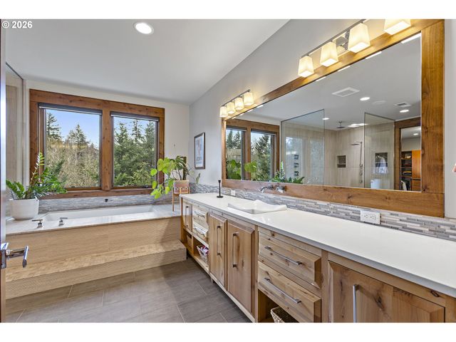 2826 COEUR D ALENE Dr, West Linn, OR 97068