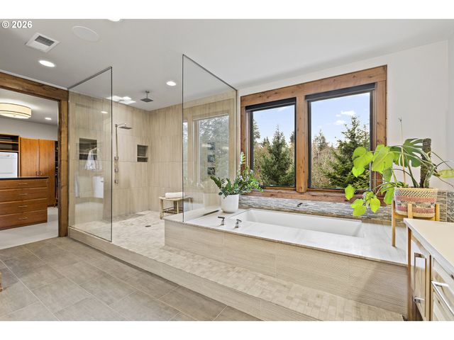 2826 COEUR D ALENE Dr, West Linn, OR 97068