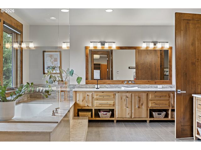 2826 COEUR D ALENE Dr, West Linn, OR 97068