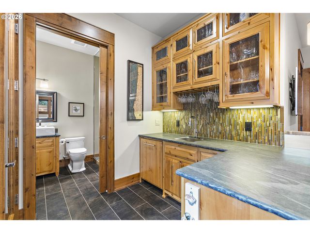 2826 COEUR D ALENE Dr, West Linn, OR 97068