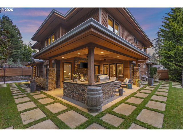 2826 COEUR D ALENE Dr, West Linn, OR 97068