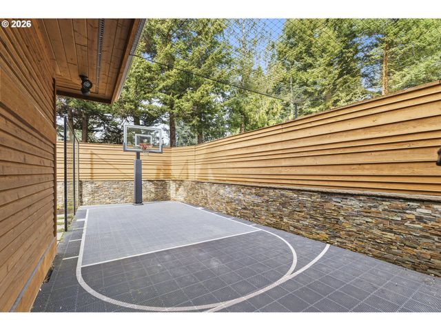 2826 COEUR D ALENE Dr, West Linn, OR 97068