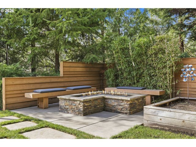 2826 COEUR D ALENE Dr, West Linn, OR 97068