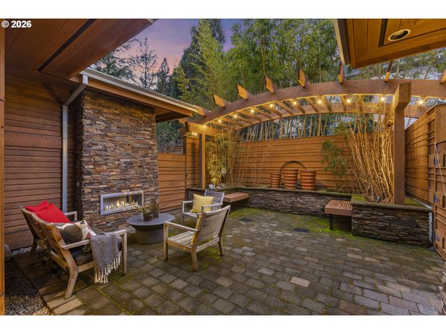 2826 COEUR D ALENE Dr, West Linn, OR 97068