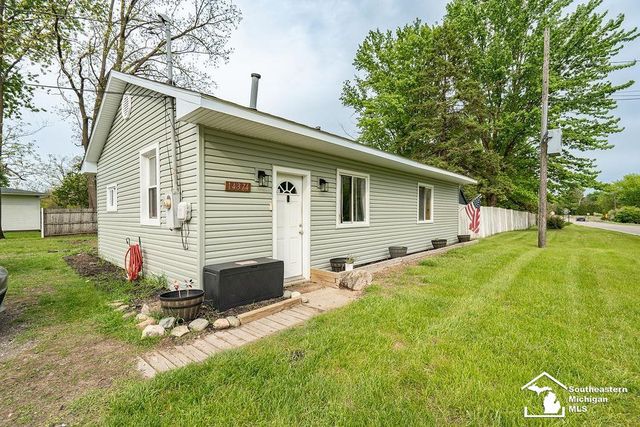 14374 Oakville Waltz Road, London Twp, MI 48191