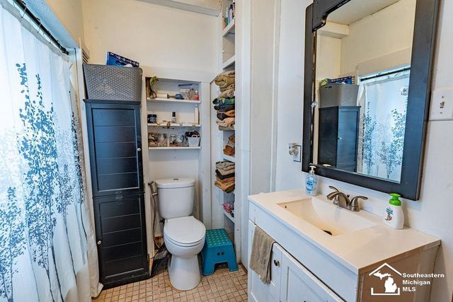 14374 Oakville Waltz Road, London Twp, MI 48191