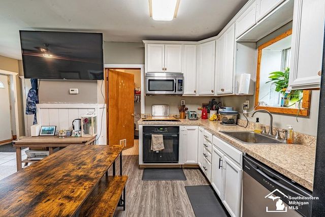 14374 Oakville Waltz Road, London Twp, MI 48191