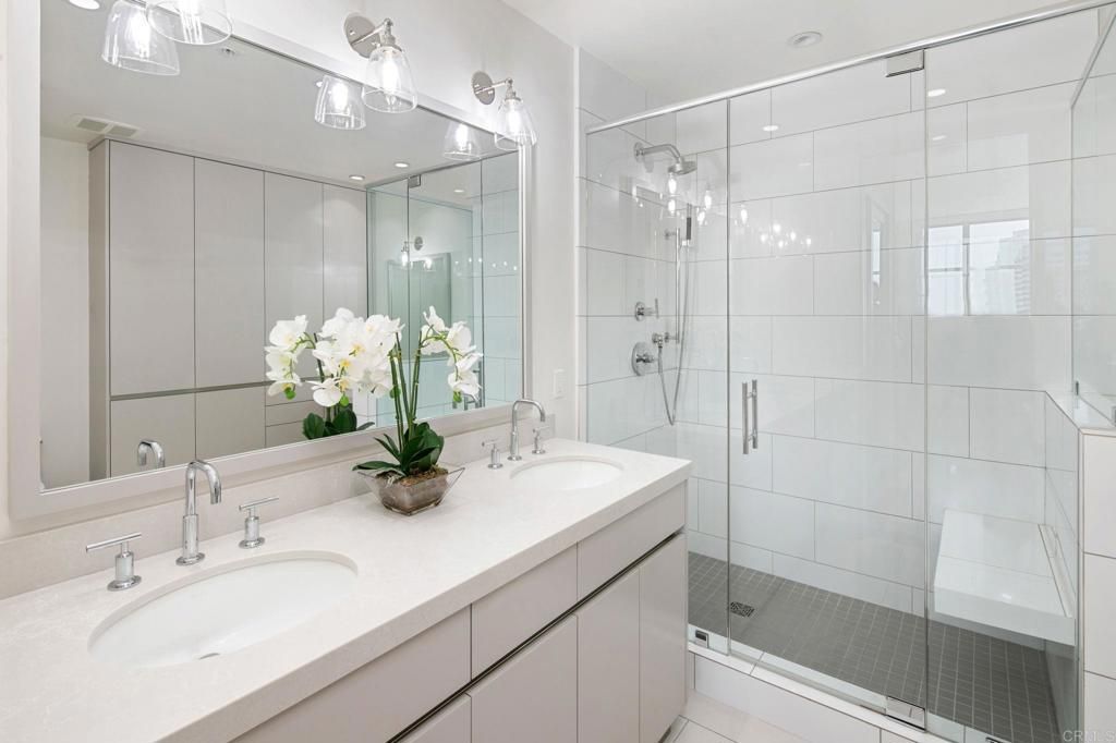 Image 16 of property listing at 550 Front Street 1401, San Diego, CA 92101