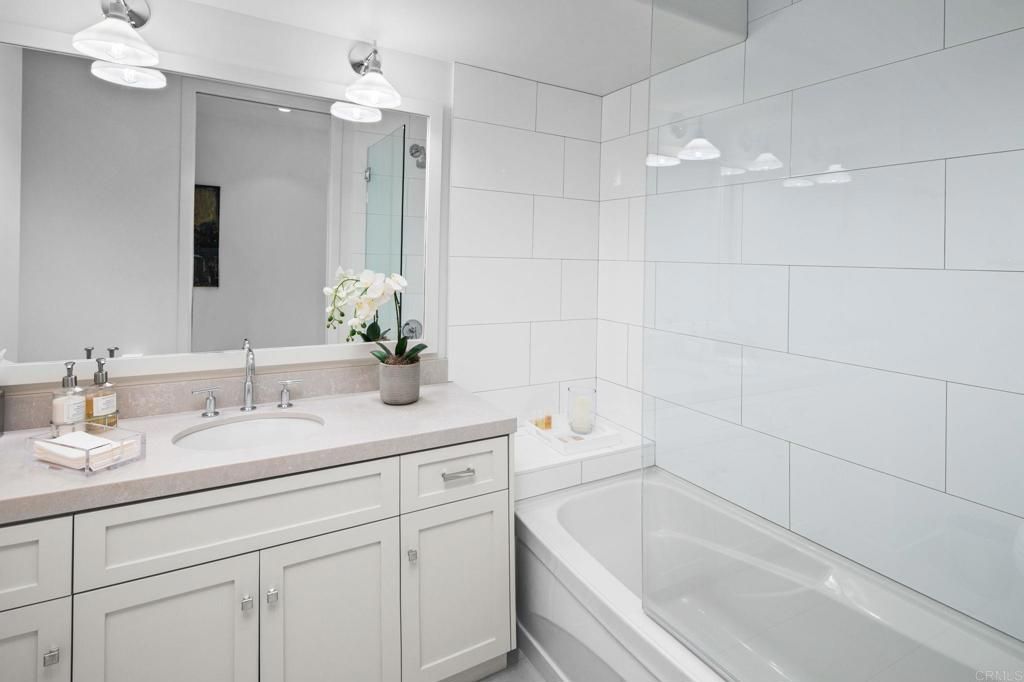 Image 20 of property listing at 550 Front Street 1401, San Diego, CA 92101