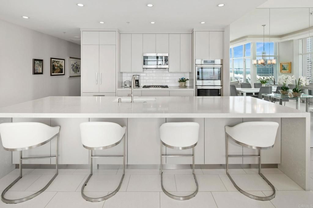 Image 3 of property listing at 550 Front Street 1401, San Diego, CA 92101