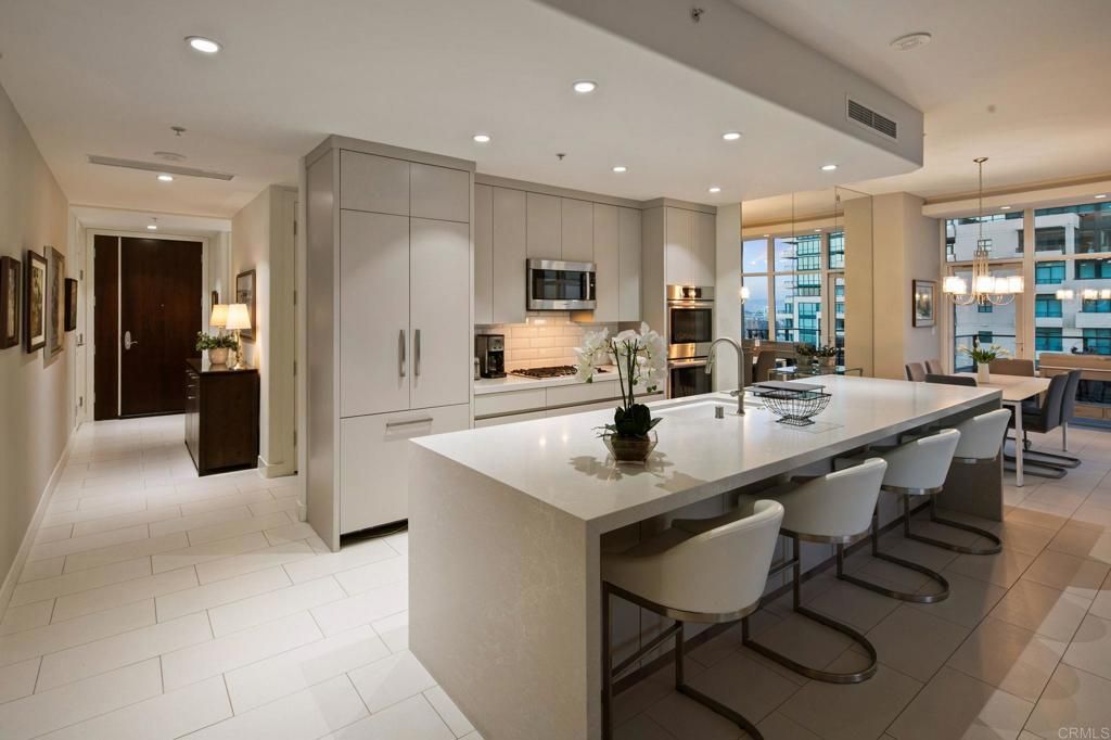 Image 30 of property listing at 550 Front Street 1401, San Diego, CA 92101