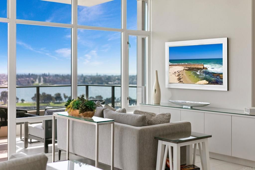 Image 6 of property listing at 550 Front Street 1401, San Diego, CA 92101