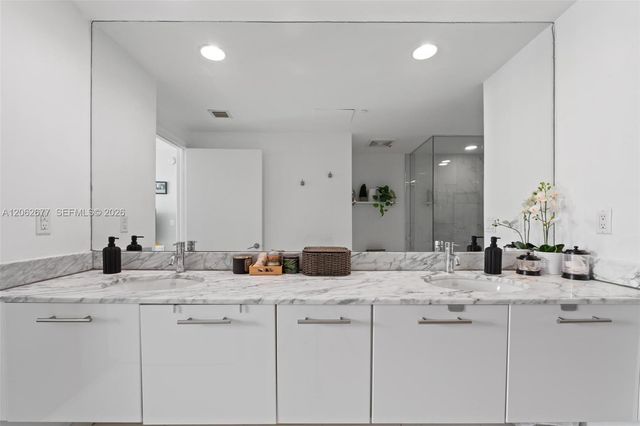 500 Brickell Avenue 1405, Miami, FL 33131