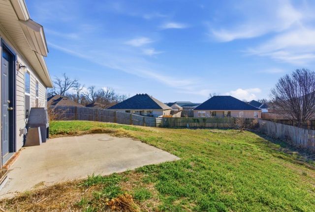 2002 N Yarmouth Court, Siloam Springs, AR 72761