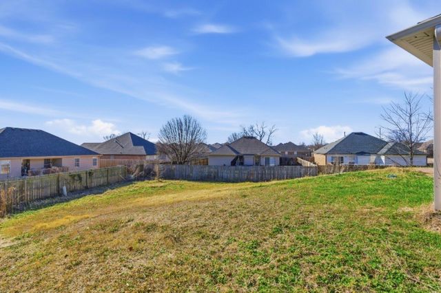 2002 N Yarmouth Court, Siloam Springs, AR 72761