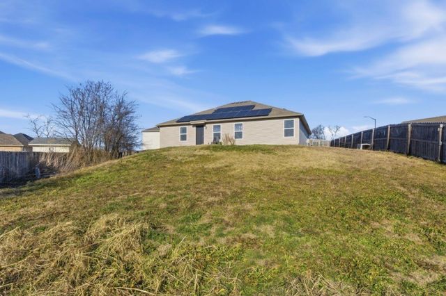 2002 N Yarmouth Court, Siloam Springs, AR 72761