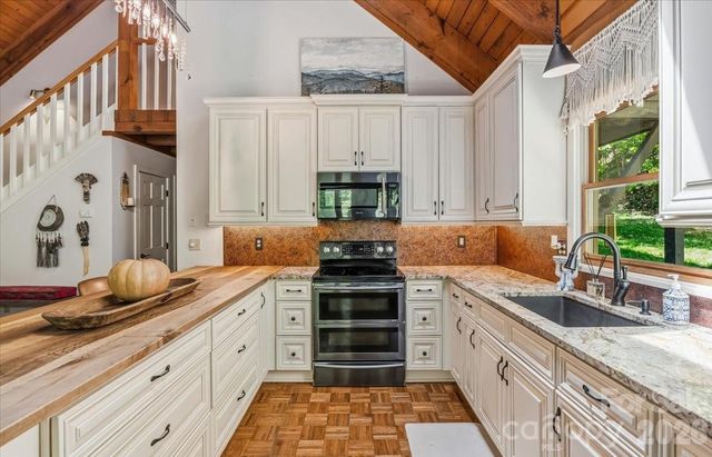 61 Greer Way, Mars Hill, NC 28754