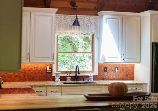 61 Greer Way, Mars Hill, NC 28754
