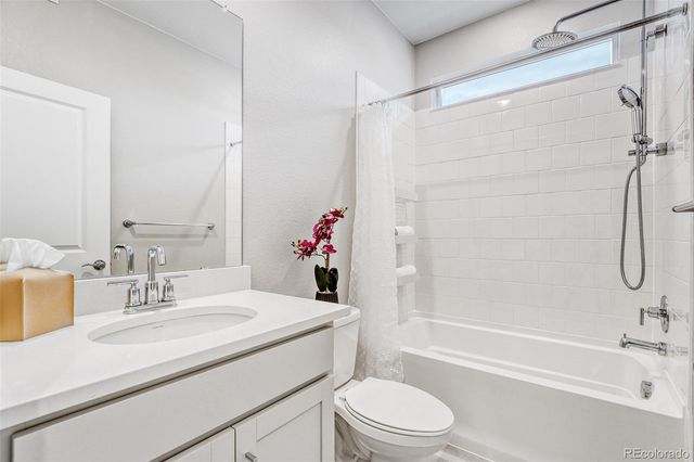 4021 N Biloxi Court, Aurora, CO 80019