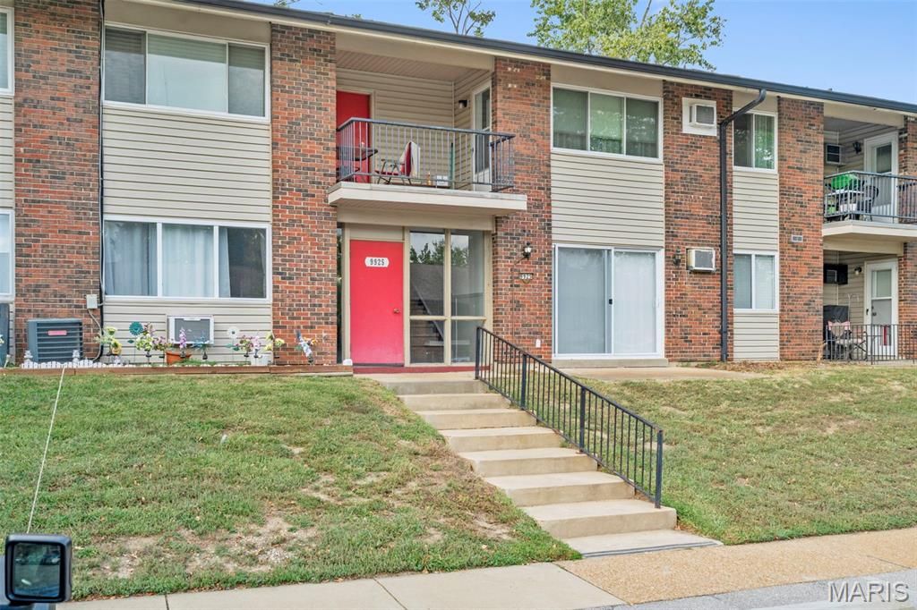 9925 Bunker Hill Drive F, St Louis, MO 63123