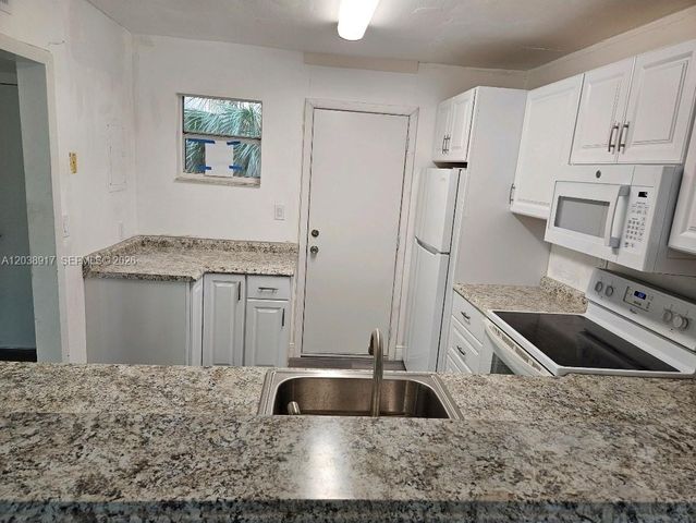 404 NW 68th Ave 304, Plantation, FL 33317