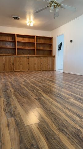 1204 S Mary St, Crane, TX 79731