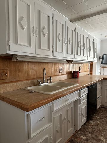 1204 S Mary St, Crane, TX 79731