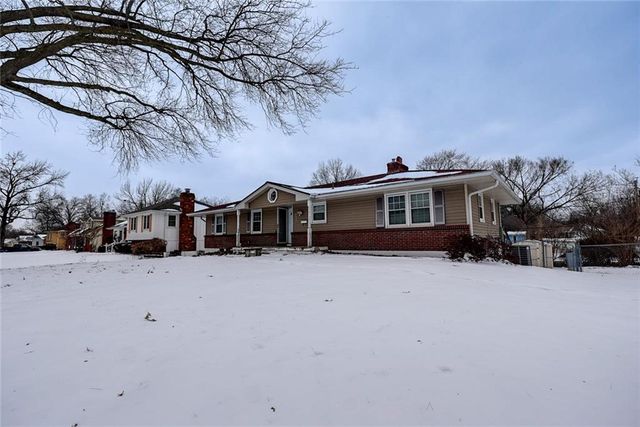 8304 Willow Way, Raytown, MO 64138