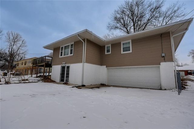 8304 Willow Way, Raytown, MO 64138