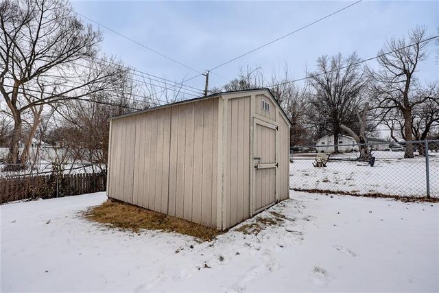 8304 Willow Way, Raytown, MO 64138