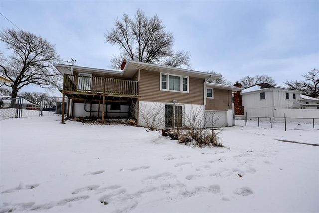 8304 Willow Way, Raytown, MO 64138