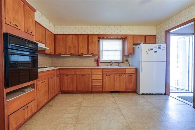 8304 Willow Way, Raytown, MO 64138