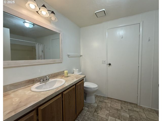 100 RIVER BEND Rd 25, Reedsport, OR 97467